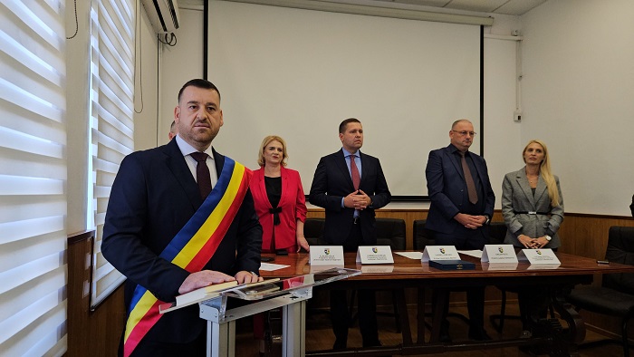 Noii primari de la Moreni și Titu au depus jurământul / Gabriel Purcaru și Laurențiu Costache intră, oficial, în mandat